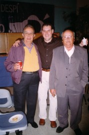 Con Francisco Ruiz Acevedo (izq.) y Antonio (hijo de Juan González León), en Sant Joan Despí, el 19 de octubre de 2002.