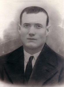 16.Un patrono denunció al ferroviario socialista José Algaba Rodríguez. Murió fusilado en las tapias del cementerio de Puente Genil el 24 de agosto de 1936.