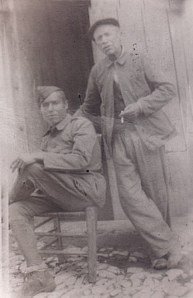 53.Rafael Córdoba Gálvez (sentado). Preso en Montilla y en un batallón de trabajadores en Algeciras, Valle de los Caídos y A Coruña.