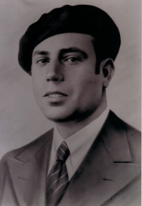 68.El jefe de milicias Manuel García Espejo, secretario de las Juventudes Socialistas en 1934 y contador de la Casa del Pueblo en 1935. Líder de la resistencia antifascista en los primeros días de la guerra, alcanzó el grado de capitán del Ejército republicano. Fue fusilado el 18 de agosto de 1940.